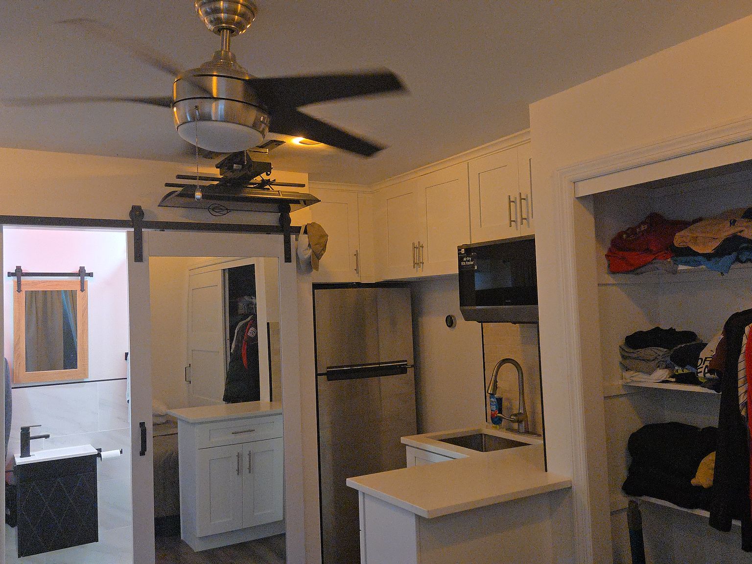 Kitchenette and open living area in the studio-style apartment